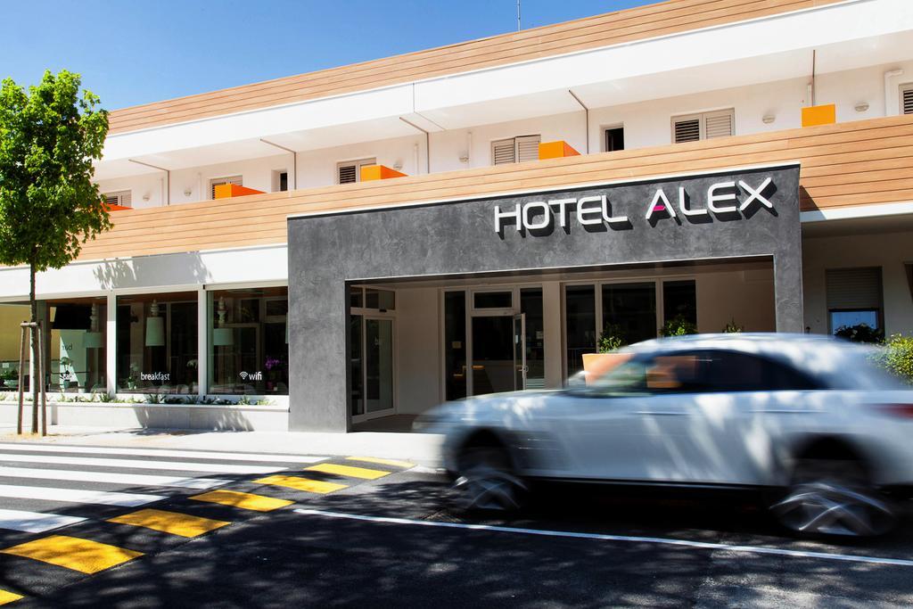 Hotel Alex ลินญาโน ซับเบียโดโร ภายนอก รูปภาพ